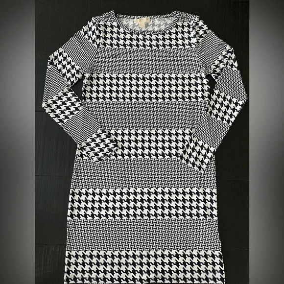 MICHAEL Michael Kors Dresses & Skirts - Michael Kors Navy Blue and White Houndstooth Dress